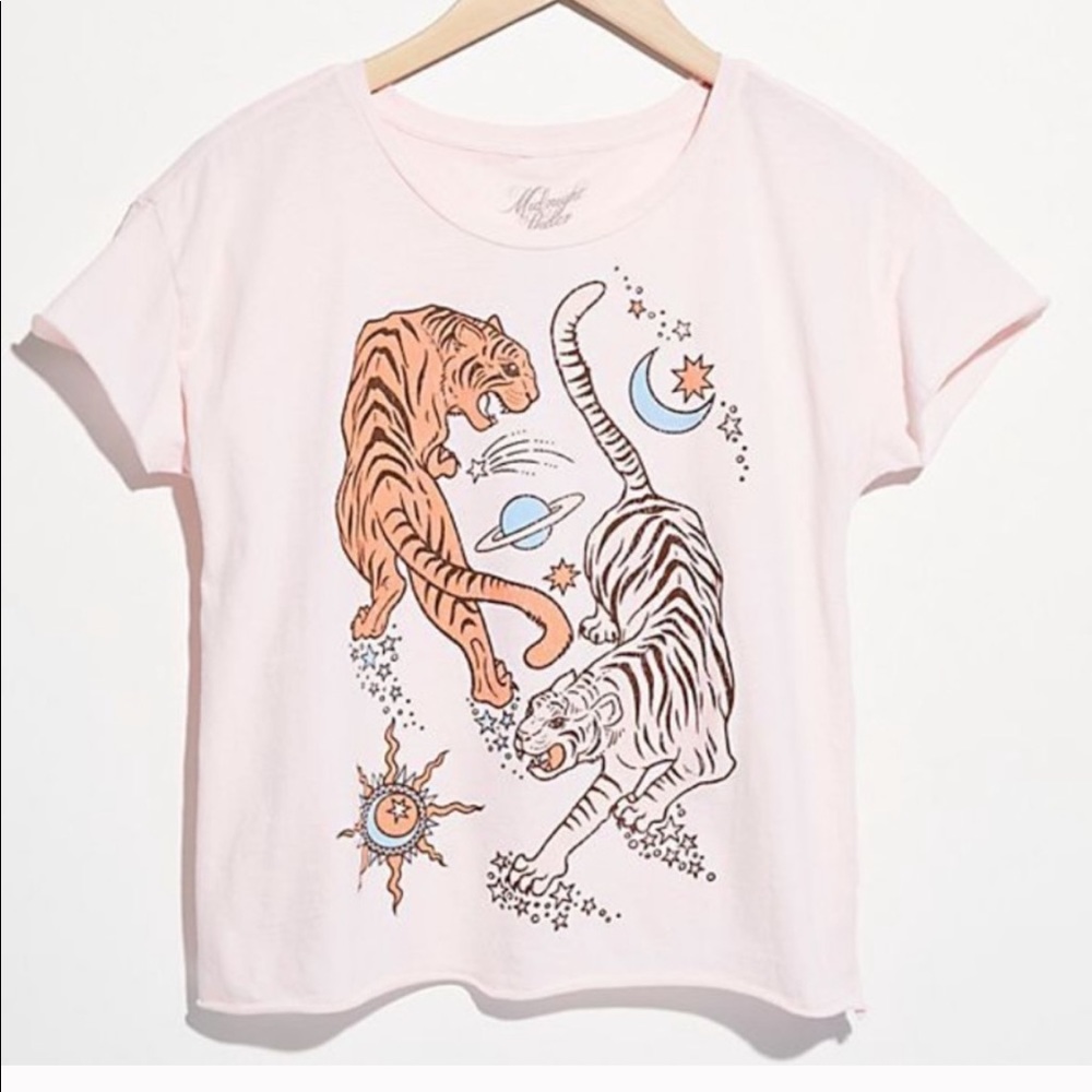SALE! NEW Midnight rider X Free People
CIRCLING TIGERS QUARTZ PINK CUT-OFF Tee